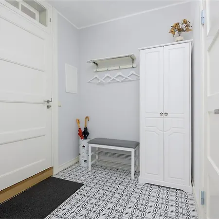 Aiaviisa Παρνού